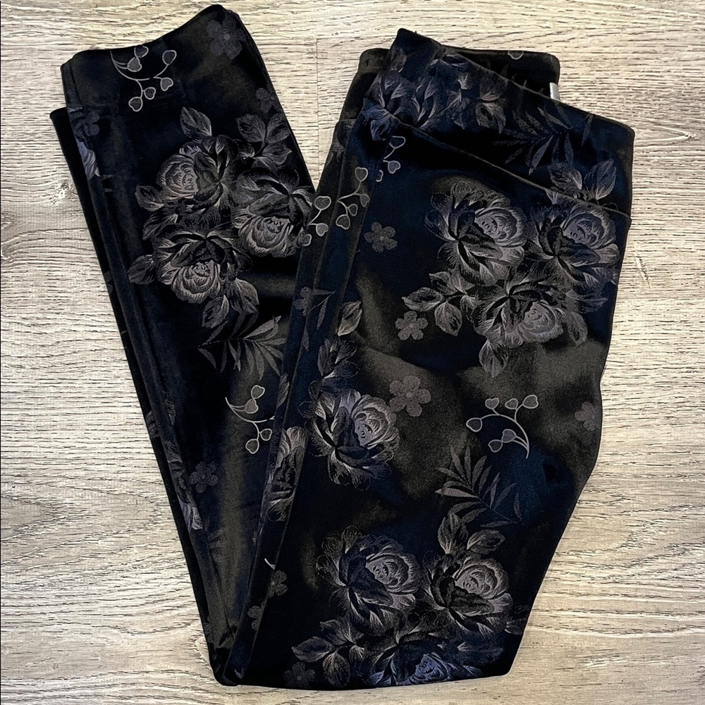 Lena Gabrielle Black Floral Women's Pants Size 8